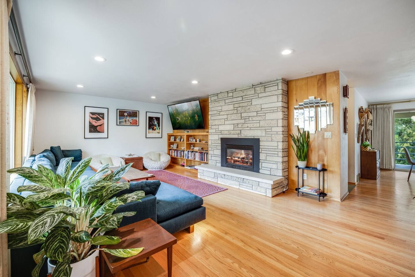 Cozy Seattle Home with Hot Tub, Patio & A/C
