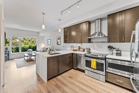 Bright Ballard Condo w/ Modern Kitchen & Gym