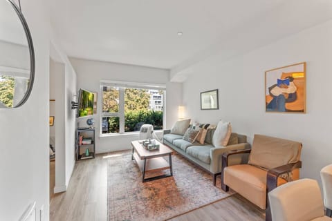 Bright Ballard Condo w/ Modern Kitchen & Gym