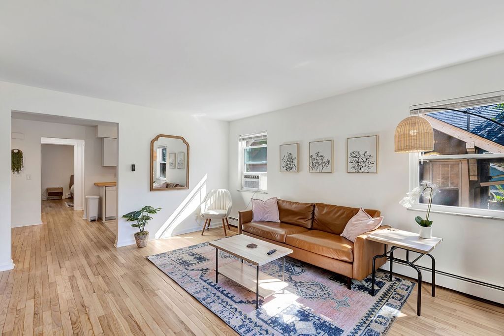•Botanical Beautiful• Pet Friendly• Stylish Space