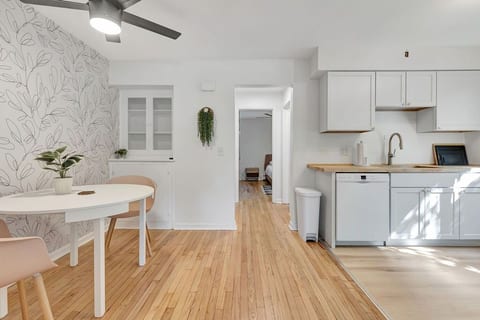 •Botanical Beautiful• Pet Friendly• Stylish Space