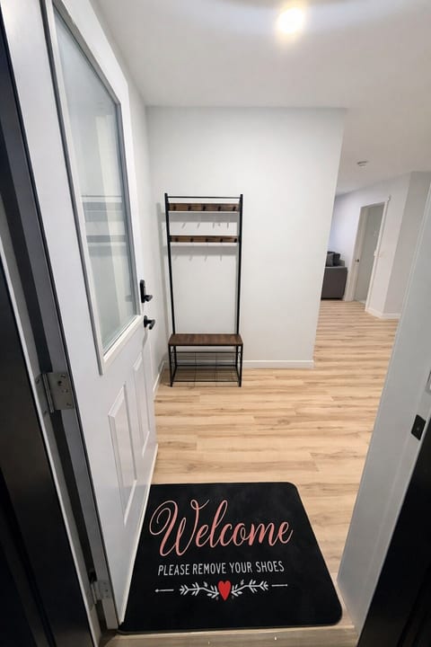 Private 1BR Suite | Kitchen, Laundry & Parking image 5