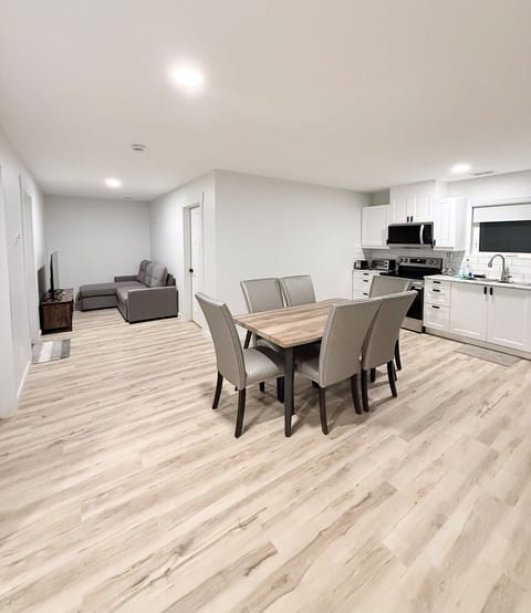 Private 1BR Suite | Kitchen, Laundry & Parking image 2