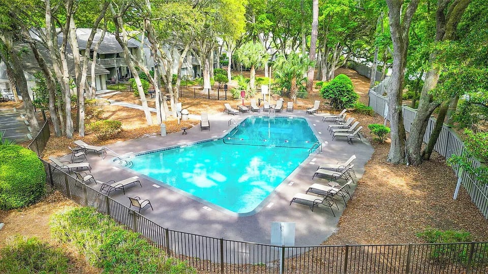 Dog Friendly Stones Throw from Folly Field Beach image 1