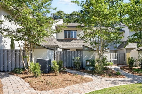 Dog Friendly Stones Throw from Folly Field Beach image 17