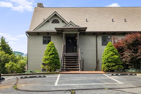 Newly renovated Chetola 2BR/2BA · Resort amenities