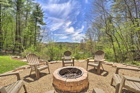 Blue Ridge Pkwy | Hot Tub + Fire Pit | EV Charger