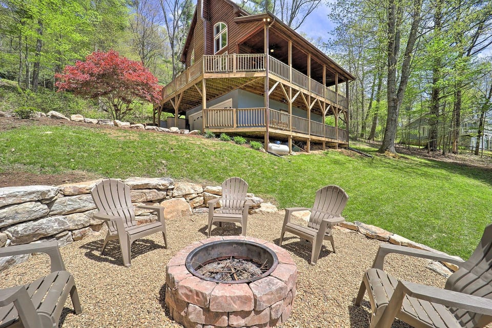 Boone Cabin | Hot Tub + Fire Pit | 9 min App State - Watauga County