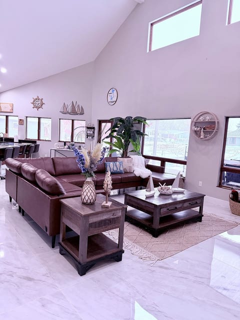 Waterfront Arnold’s Park Getaway4BR3BA  Lake Views image 5
