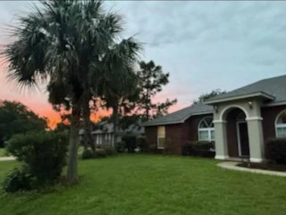 4BR Coastal Retreat - Near Navarre Beach -Sleeps 8 - Navarre