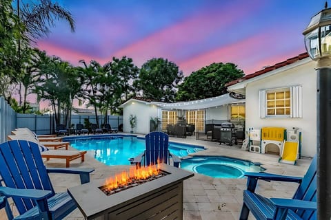 Luxury Retreat w Heated Pool, Spa, FirePit and BBQ