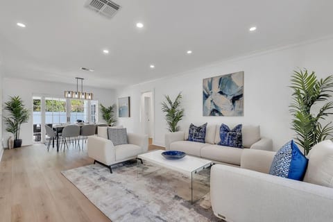 Luxury Retreat w Heated Pool, Spa, FirePit and BBQ
