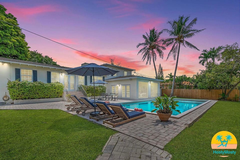 Marlin Stadium 5BR/3BA Villa w/ Pool/BBQ/PoolTable - Miami
