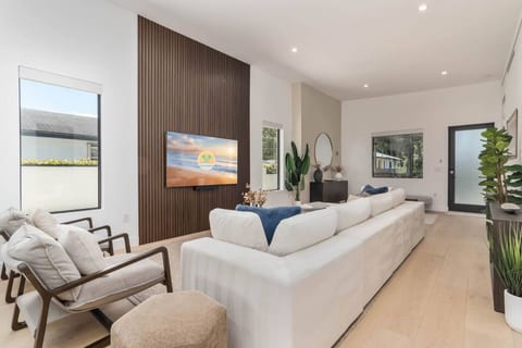 Luxury Miami Oasis Heated Pool & BBQ w/ Guesthouse
