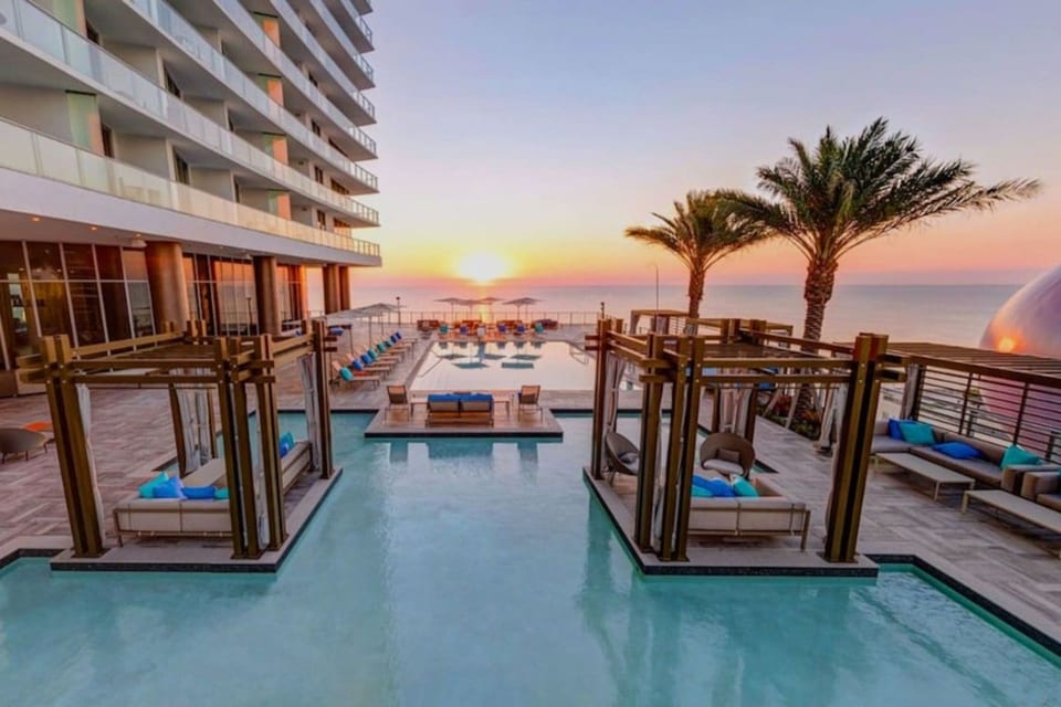 Beachfront Luxury 2BR/2BA Condo at Lyfe Resort - Hollywood