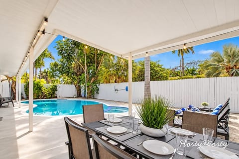 Private Hollywood Oasis, Heated, Pool Spa and BBQ