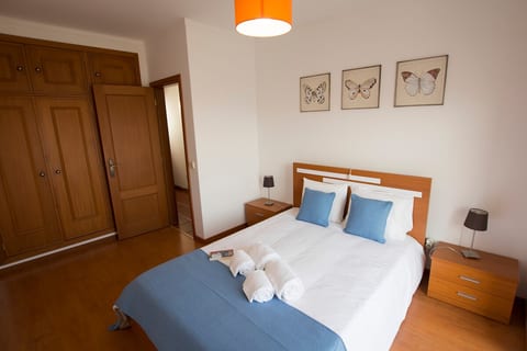 Rest by the Sea with Free Private Parking