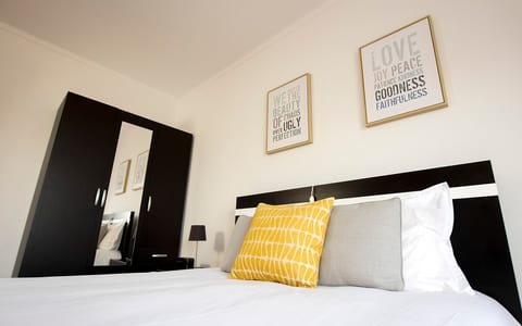 Rest by the Sea with Free Private Parking