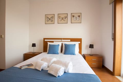 Rest by the Sea with Free Private Parking