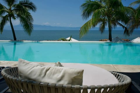 Beachfront Luxury at Narval - Pool & Concierge