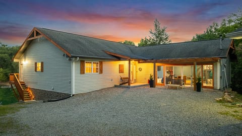 Secluded fully renovated cabin