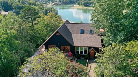 Secluded cabin right on the lake