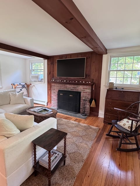Charming Seaside Cottage - Mason's Island, Mystic image 1