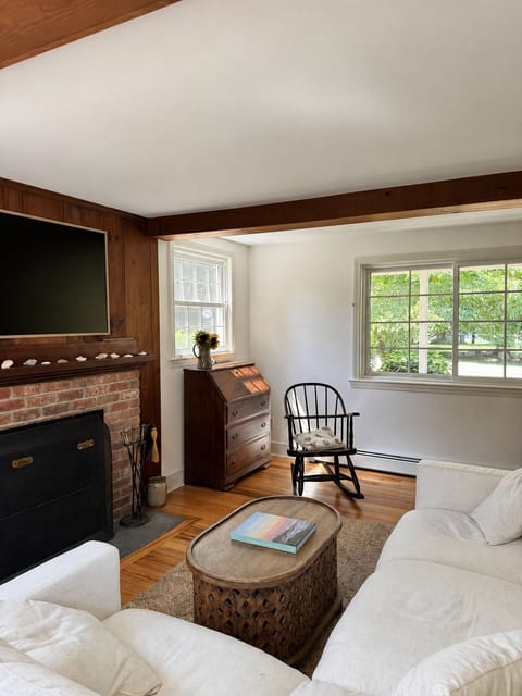 Charming Seaside Cottage - Mason's Island, Mystic image 2