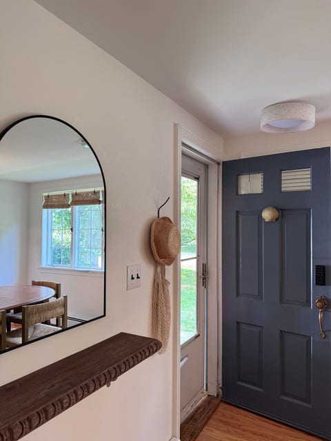 Charming Seaside Cottage - Mason's Island, Mystic image 5