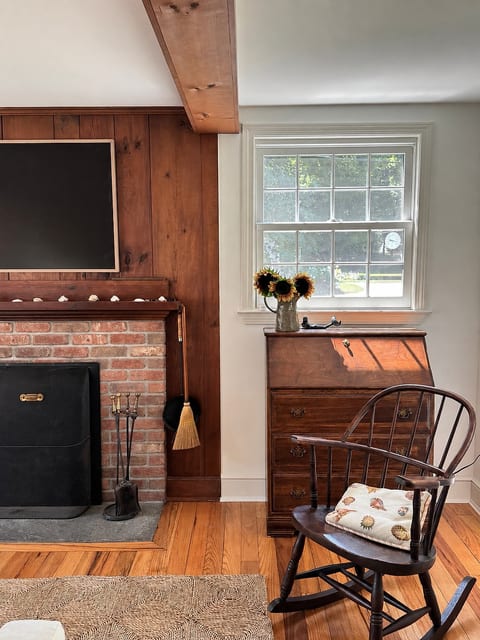 Charming Seaside Cottage - Mason's Island, Mystic image 3