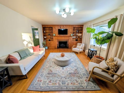 The George House image 1