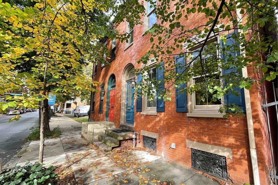 THE HOUDINI HOUSE - DOWNTOWN LANCASTER STUDIO - Lancaster