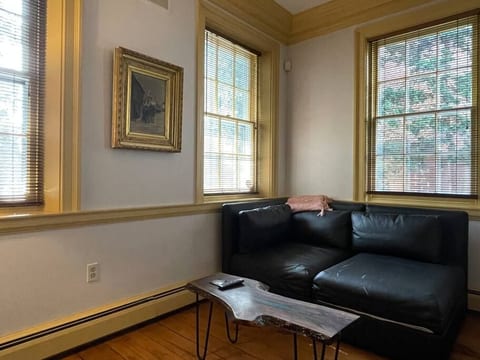 THE GW HOUSE - HISTORIC DOWNTOWN LANCASTER STUDIO
