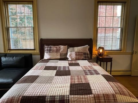 THE GW HOUSE - HISTORIC DOWNTOWN LANCASTER STUDIO