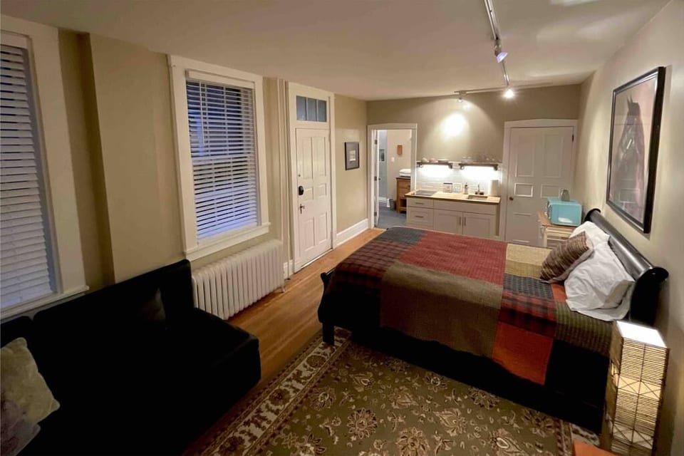 THE LIMÓNETTA - STUDIO IN HISTORIC LANCASTER - Lancaster