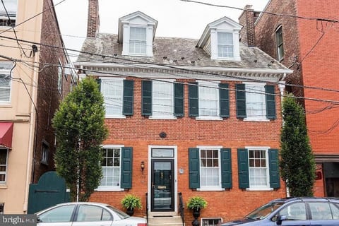 THE CHESHIRE ESTATE - HISTORIC DOWNTOWN LANCASTER