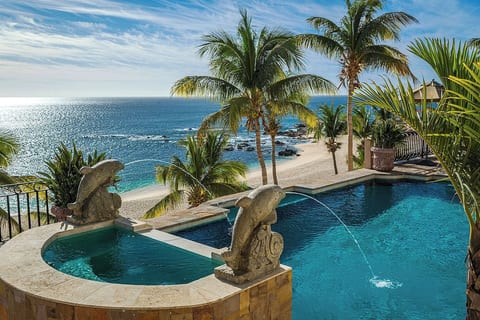Villa Paraiso Cabo poolside fountains