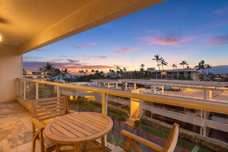 A guest favorite: having dinner on the balcony and watching the sunset!