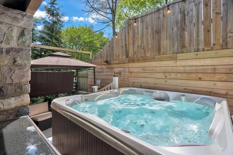 6 person private hot tub