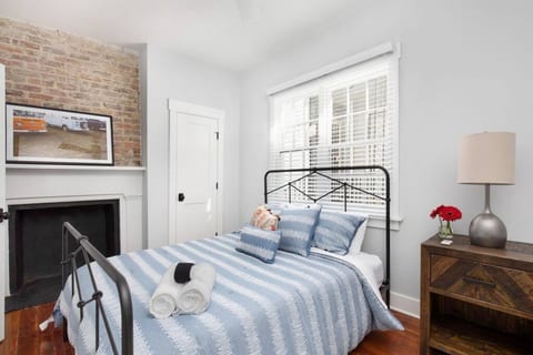 Bedroom 3: Queen bed