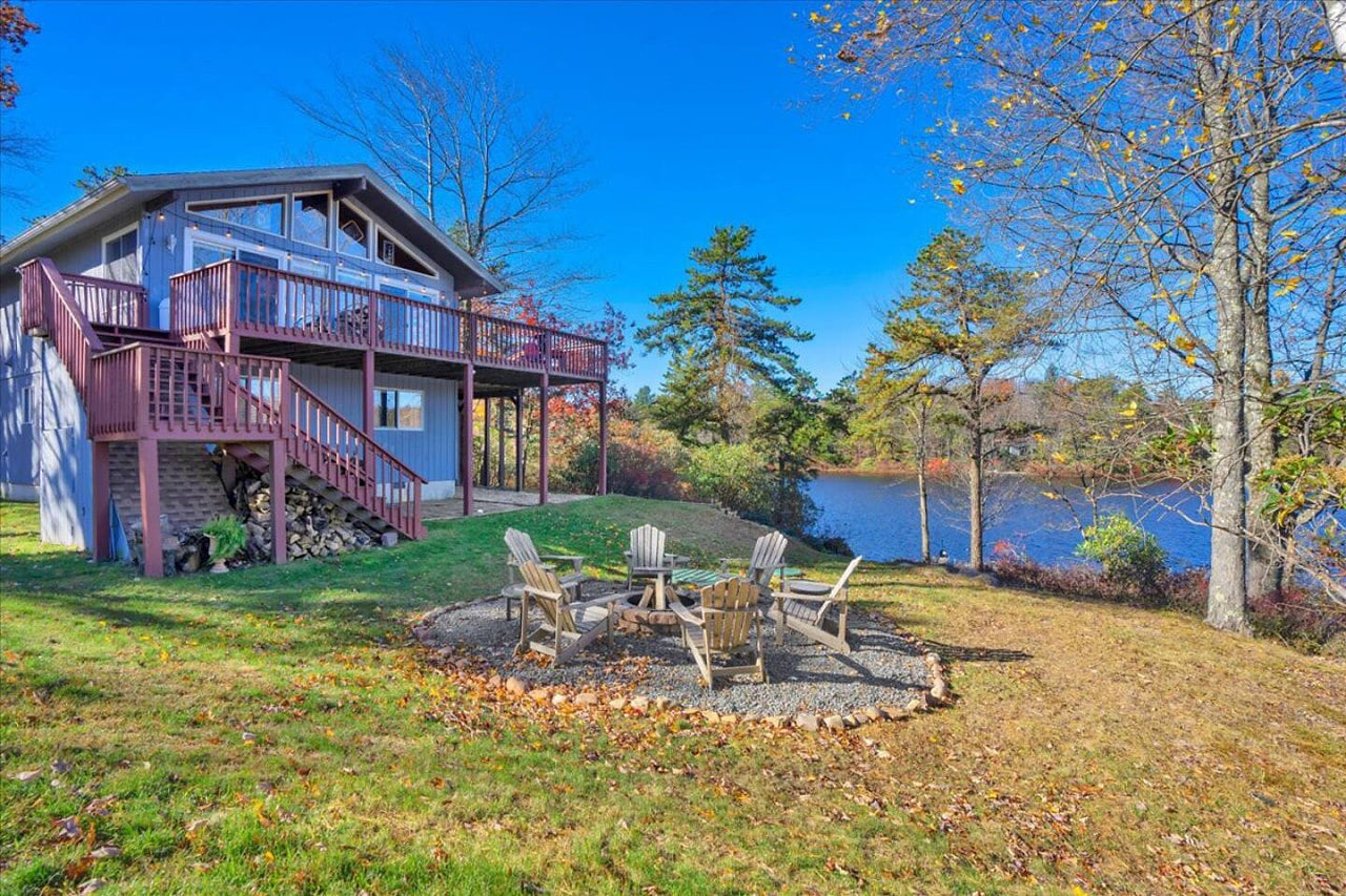 4BR Lakehouse | Sleeps 10 | Dock, Kayaks, Fire Pit