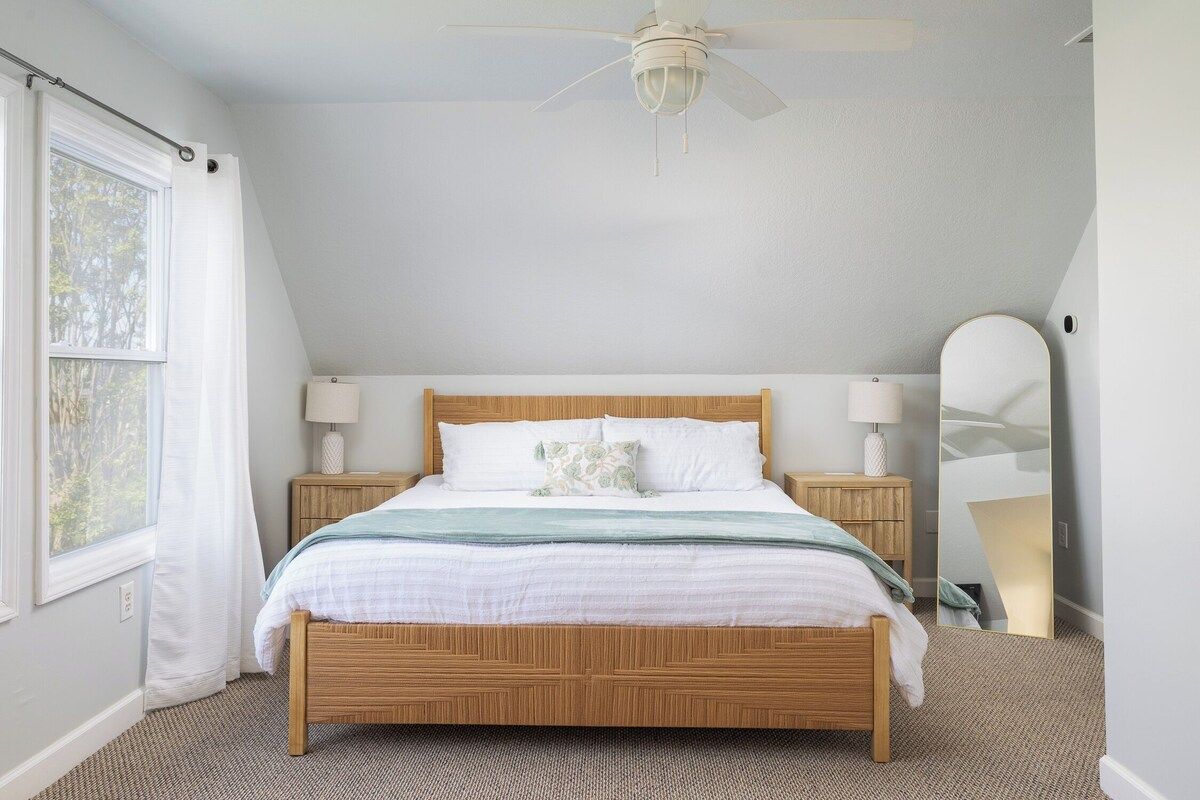 Upstairs king bedroom