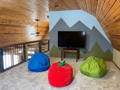 The Castle Rock Cabin image 3