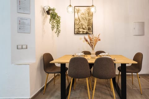 The Secret To A Great Stay in Seville | 1´ Giralda