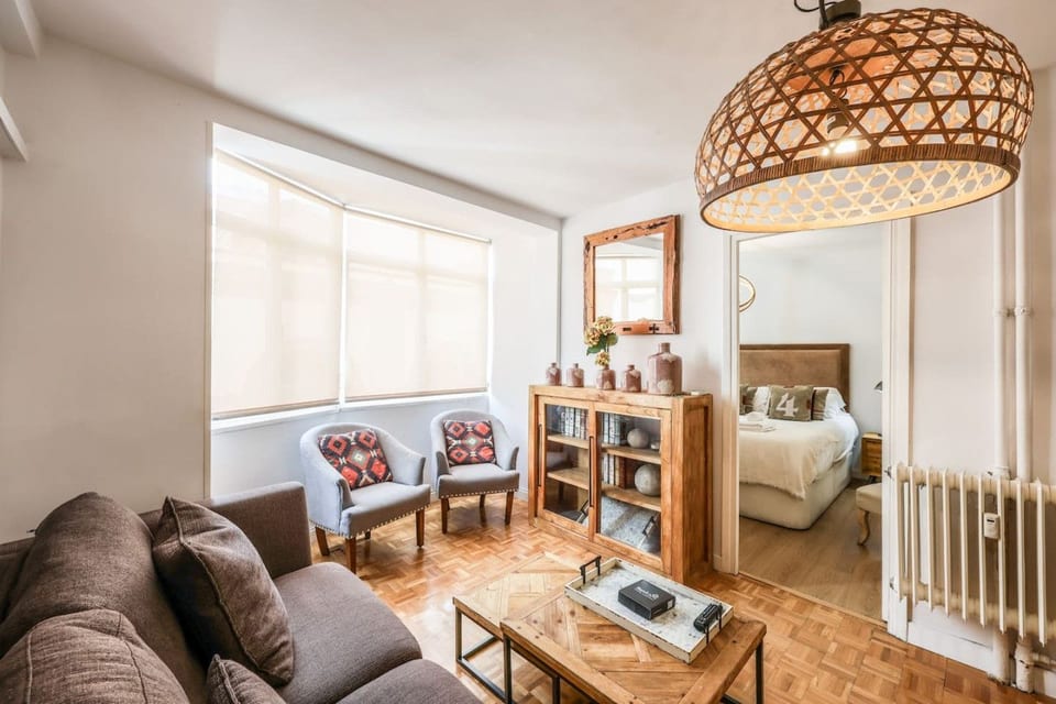 Urban Oasis in Madrid: Steps from River Manzanares - Madrid