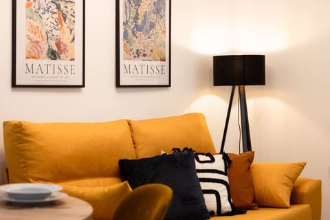 Modern Comfort in the Heart of Zaragoza