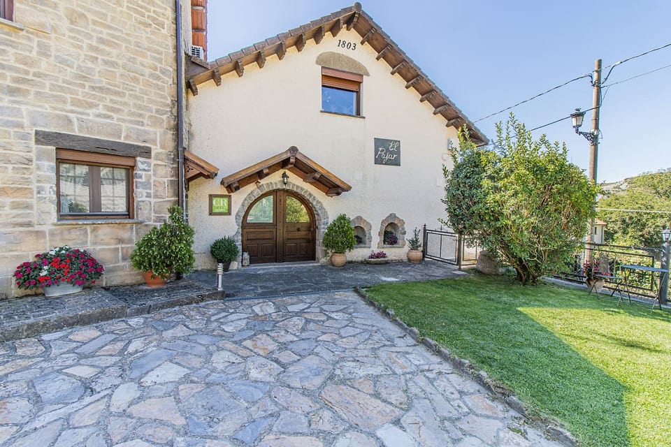 Casa Rústica en los Pirineos, ideal para familias - Senegüé