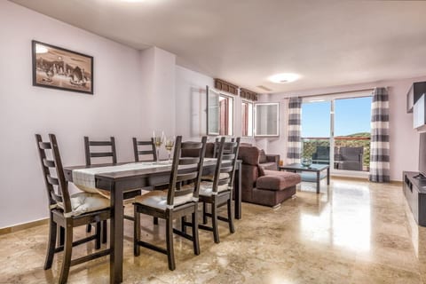 Relax in our luxury home | Terrace, Pool & Parking