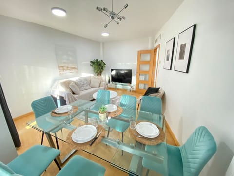 Chic Riverside Apartment -Terrace & Iconic Views
