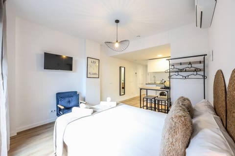 Elegant Studio with Private Terrace by RentitUP